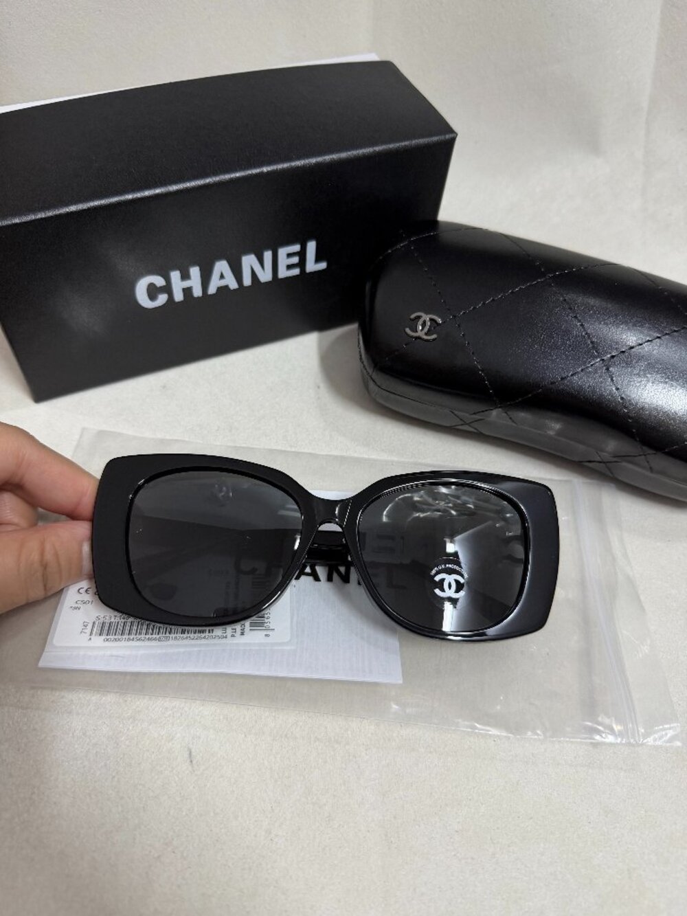 CHANEL Sunglasses Women's Polarized-Black/White CC Logo New With Box